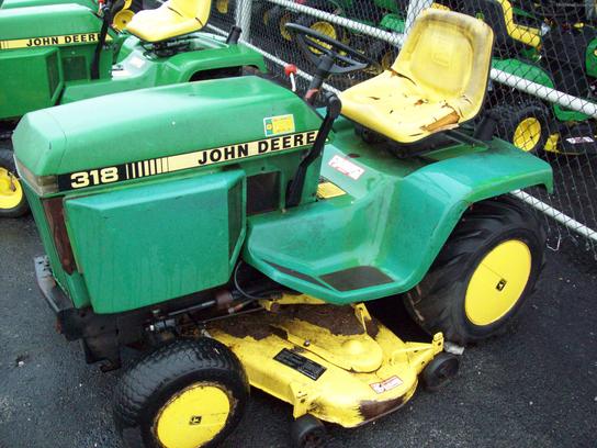 1990 John Deere 318
