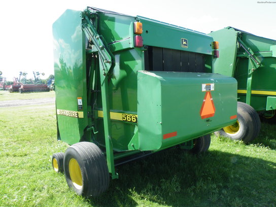 2000 John Deere 566