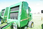 2000 John Deere 566