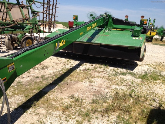 2010 John Deere 946