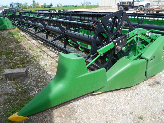 2005 John Deere 630