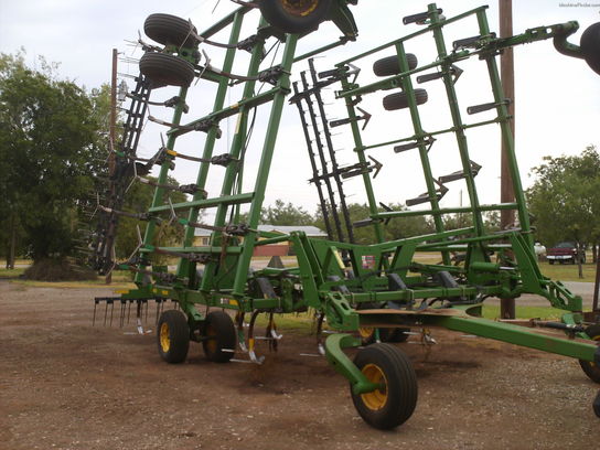 2006 John Deere 2410