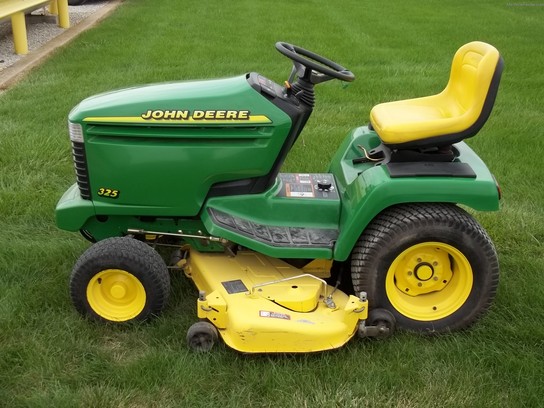  John Deere 325