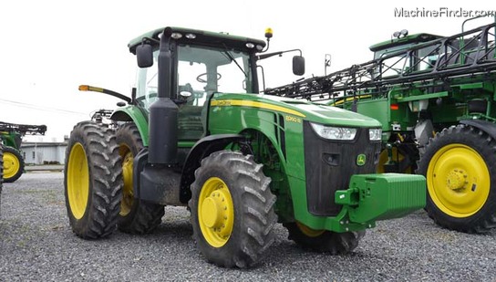 2011 John Deere 8260R