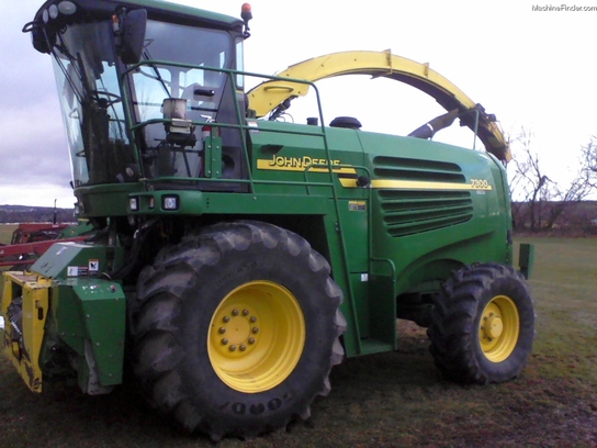 2007 John Deere 7300