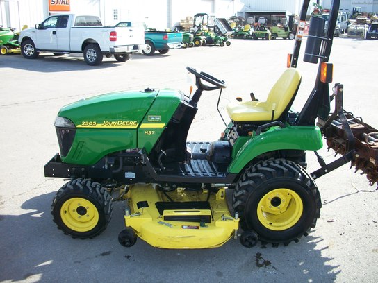 2010 John Deere 2305
