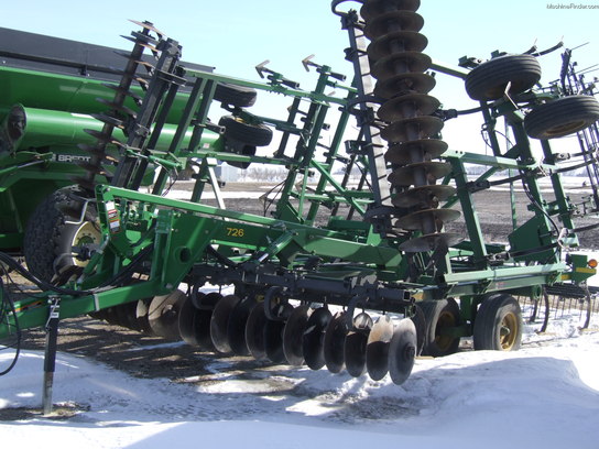 2007 John Deere 726