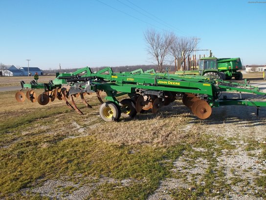  John Deere 2700