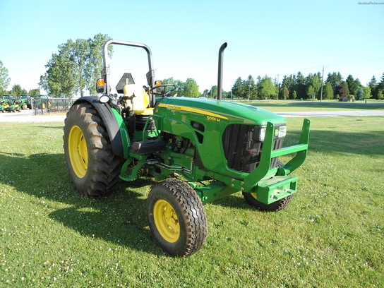 2011 John Deere 5065M - 2WD