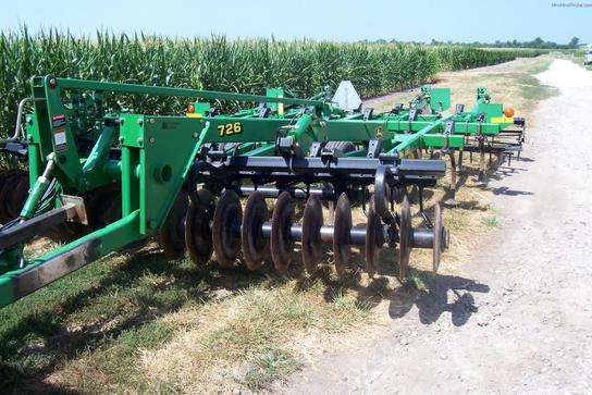  John Deere 726
