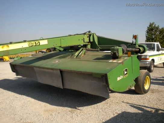 1999 John Deere 945