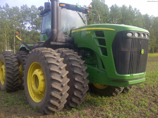 2010 John Deere 9230