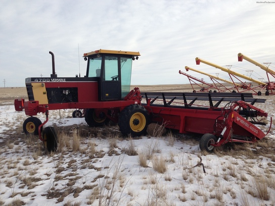 1988 Versatile 4700