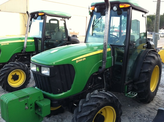 2009 John Deere 5093EN