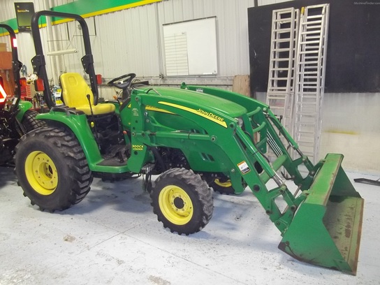 2006 John Deere 3320