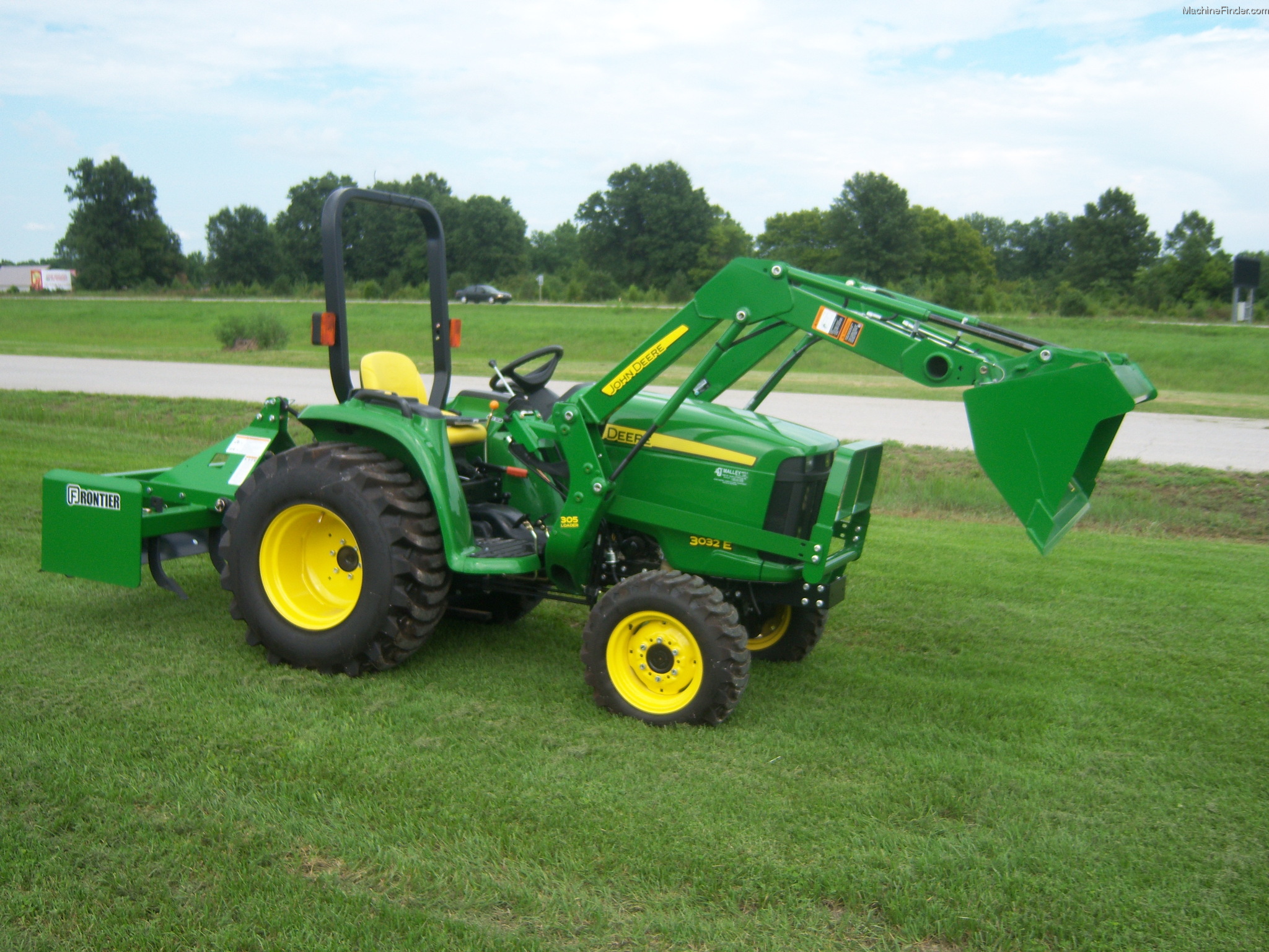 2013 John Deere 3032E Tractors Compact (140hp.) John Deere
