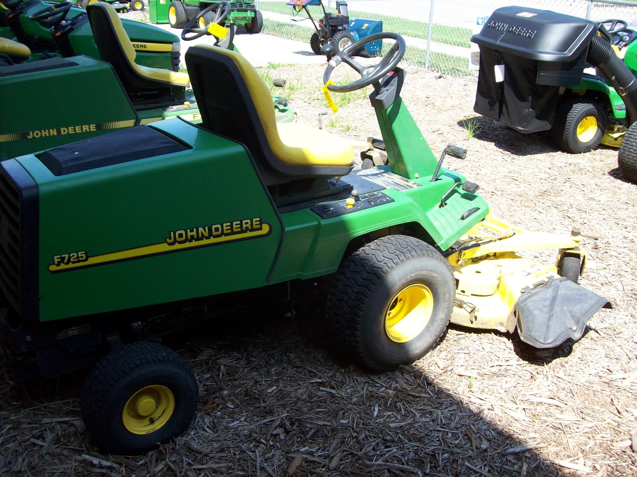 2000 John Deere F725 Lawn & Garden and Commercial Mowing John Deere