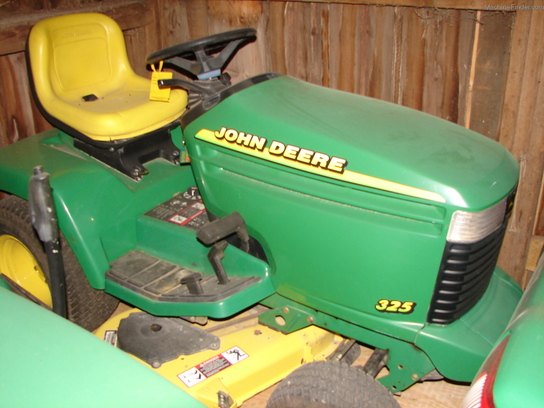 2000 John Deere 325