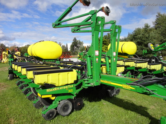 2004 John Deere 1770