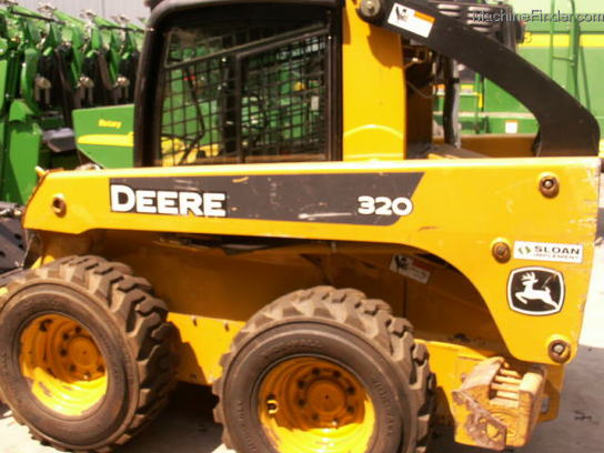 2009 John Deere 320
