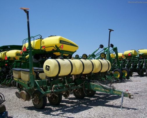  John Deere 7200
