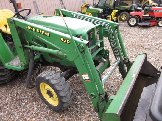2000 John Deere 4400