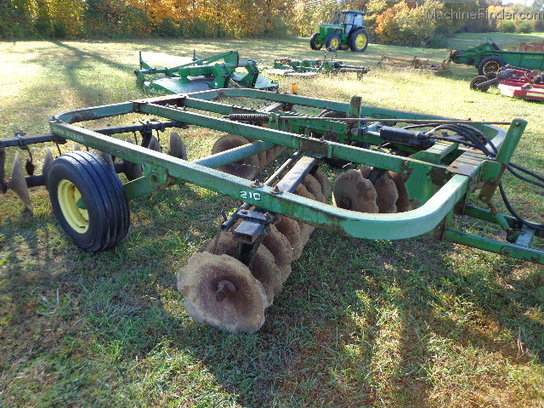  John Deere 210