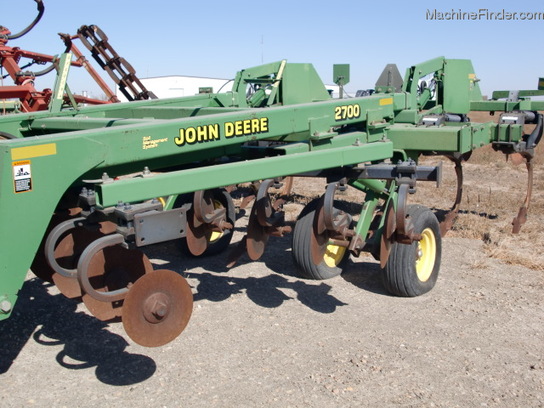  John Deere 2700