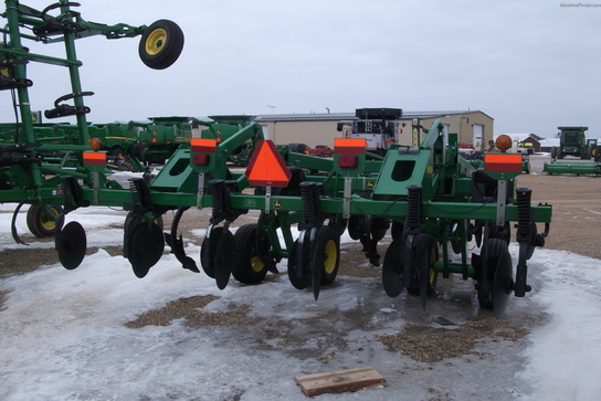  John Deere 2700