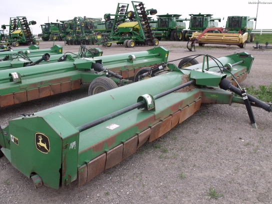 2002 John Deere 220