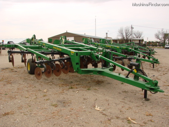 2008 John Deere 2700