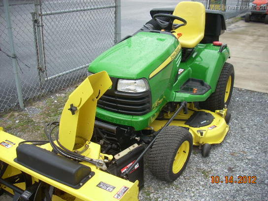 2007 John Deere X748