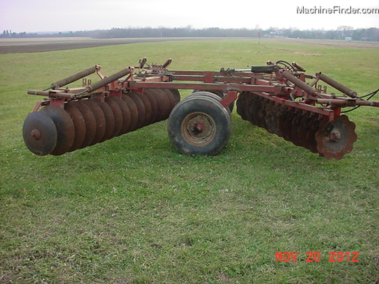 1979 Massey - Ferguson 520