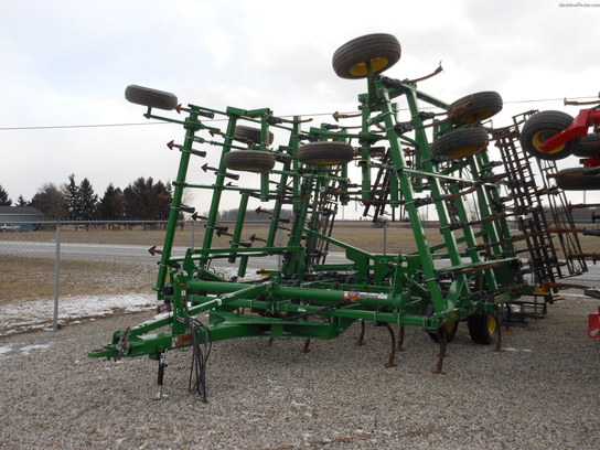 2012 John Deere 2210