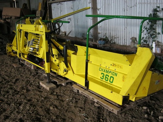 2006 John Deere CHAMPION 360