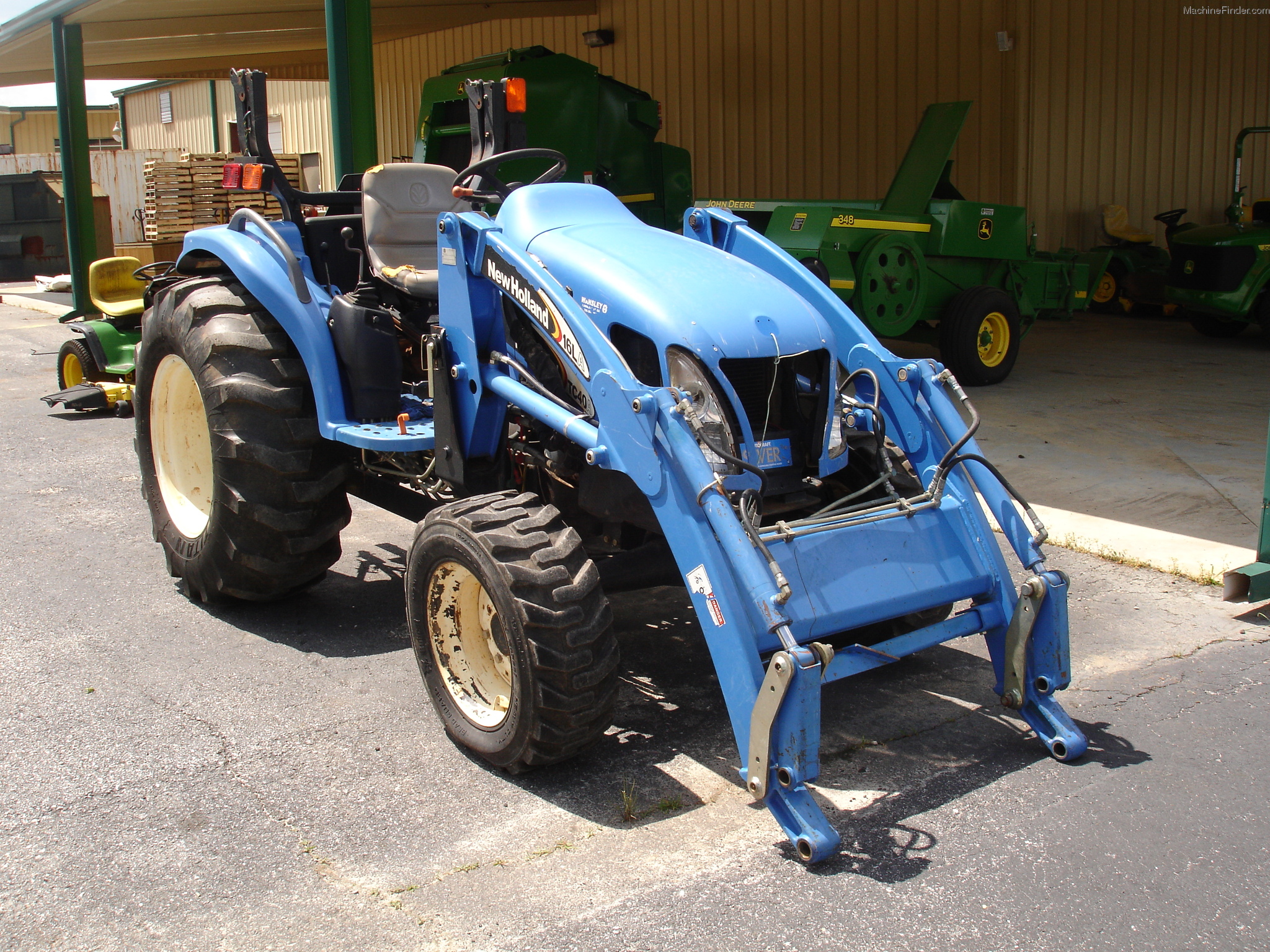 2005 New Holland TC40A Tractors Compact (140hp.) John Deere