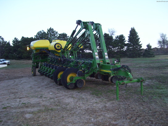 2004 John Deere 1770