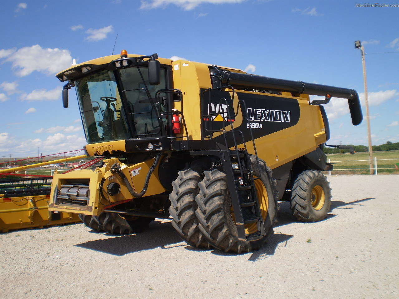 2008 Caterpillar 580R Combines John Deere MachineFinder