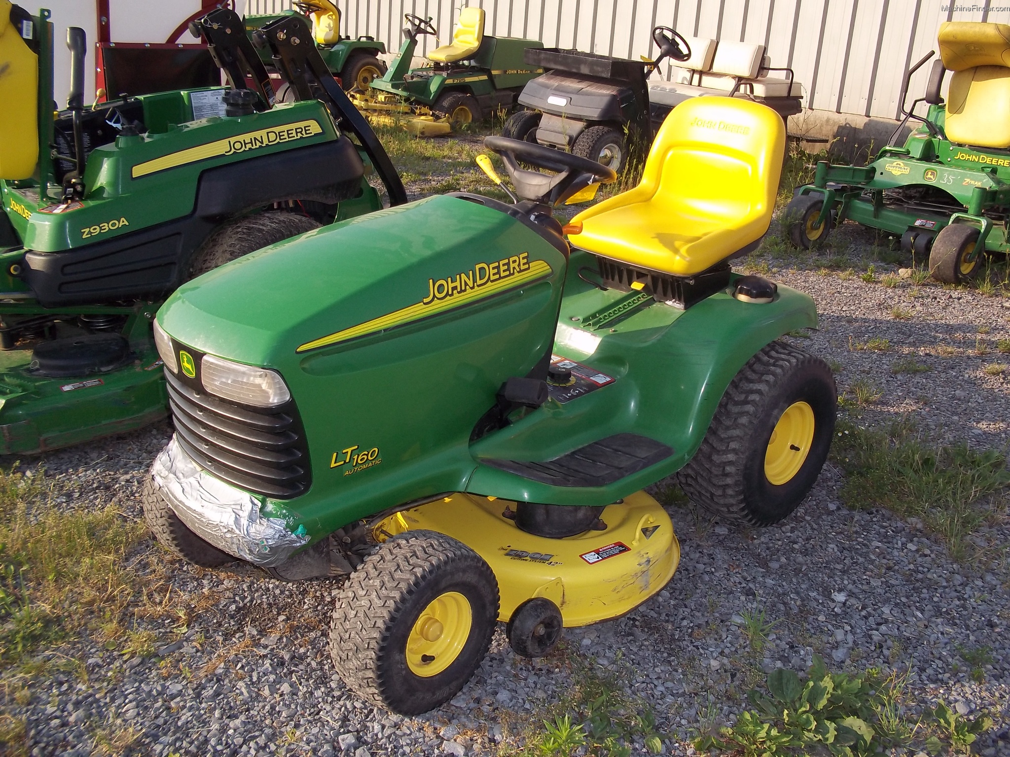 2004 John Deere LT160 Lawn & Garden and Commercial Mowing John Deere