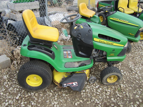 2006 John Deere 135