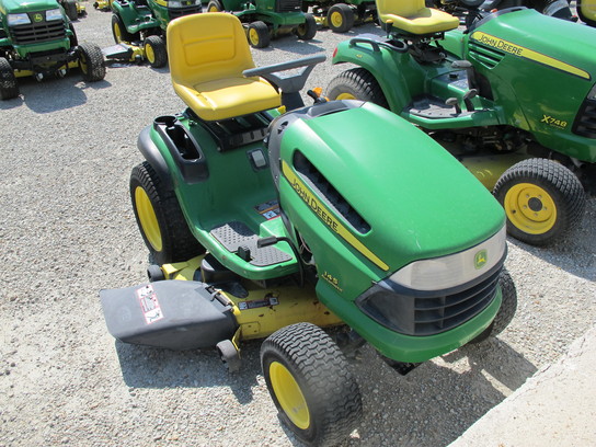 2006 John Deere 145