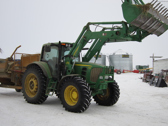 2012 John Deere 7330