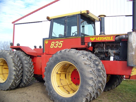 1981 Versatile 835
