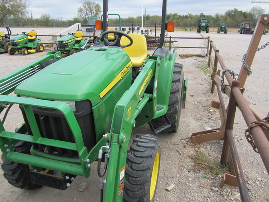 2011 John Deere 3032E