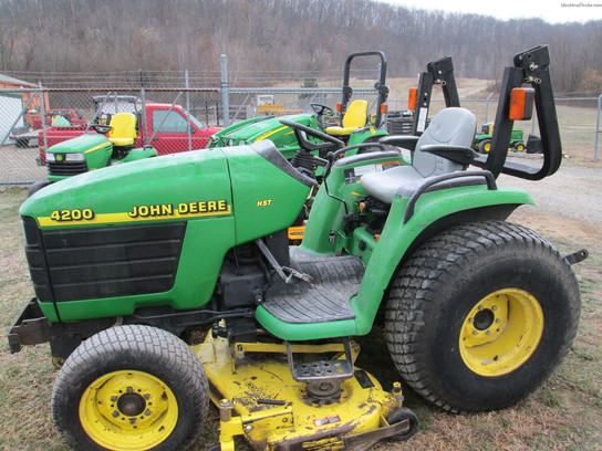 2000 John Deere 4200
