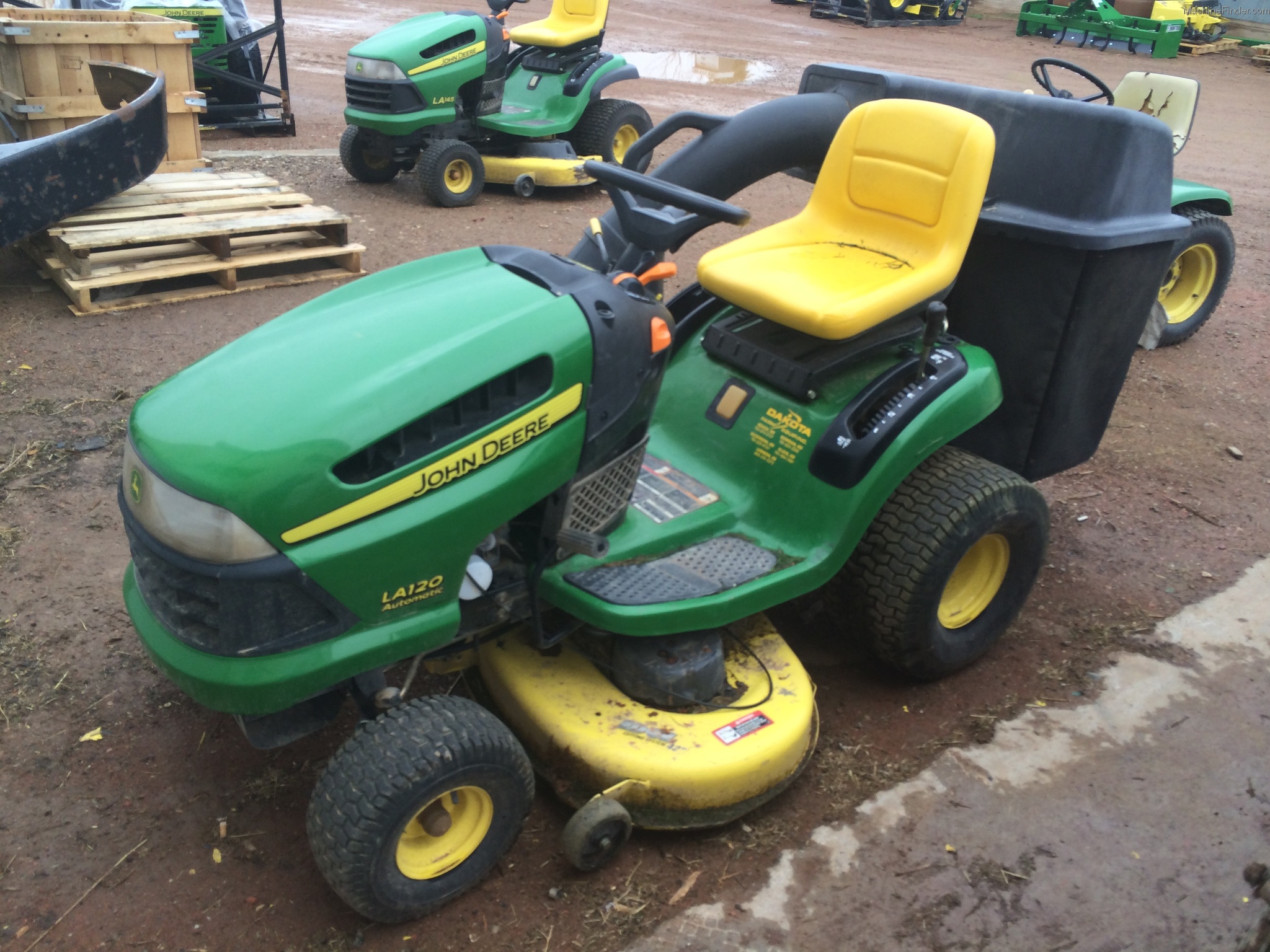 2007 John Deere LA120 Lawn & Garden and Commercial Mowing John Deere