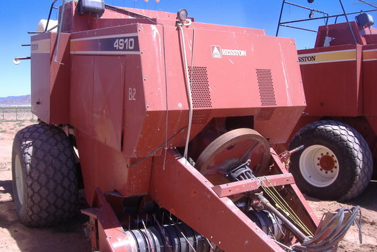 1999 Hesston 4910