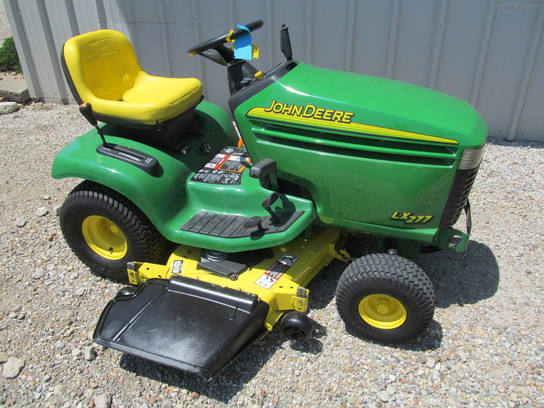 1999 John Deere LX277