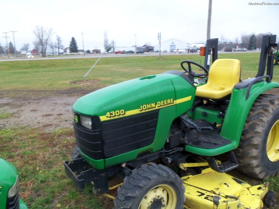 2000 John Deere 4300
