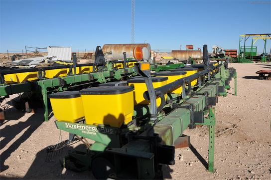 2000 John Deere 1700